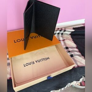 BRAND NEW Louis Vuitton passport holder or wallet